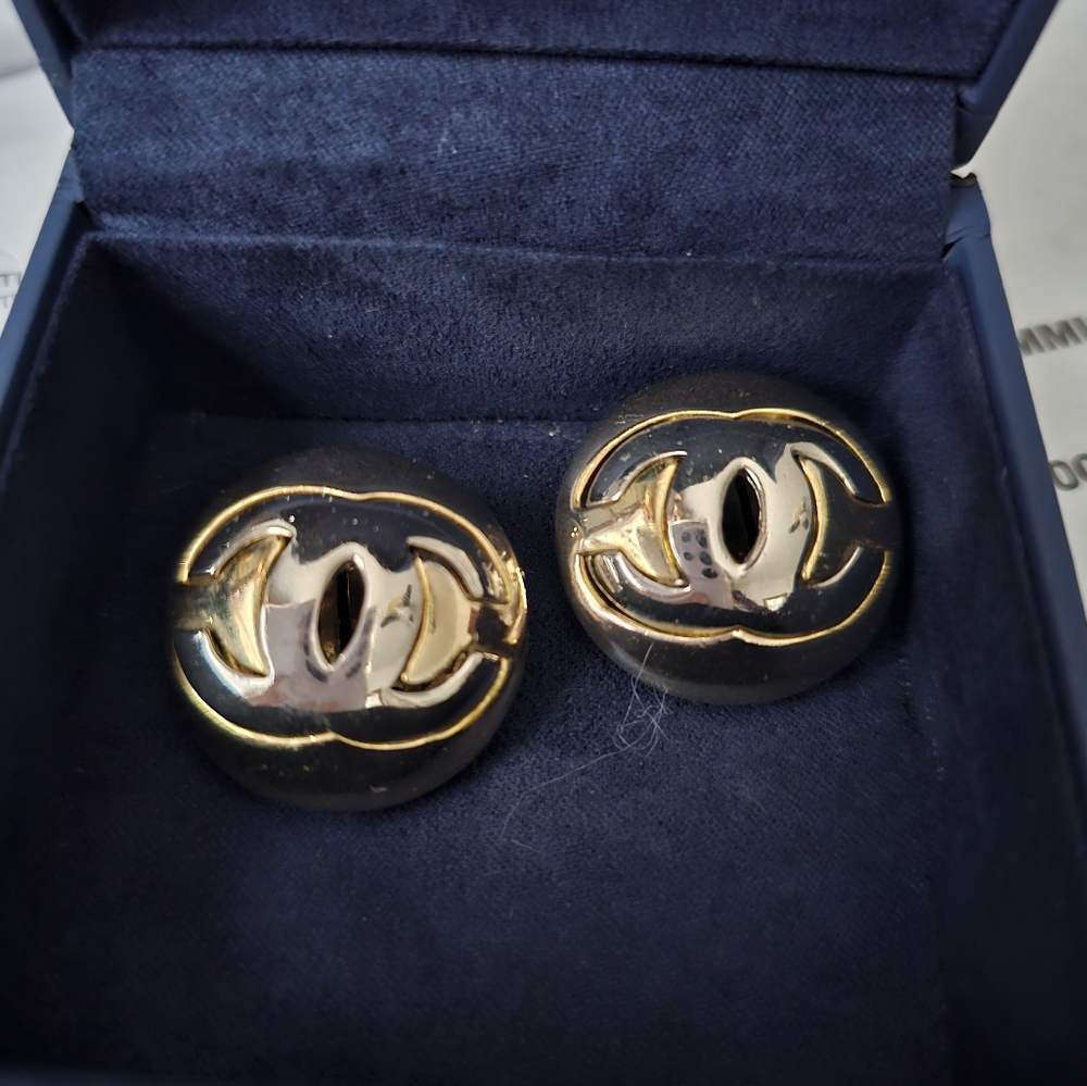 VINTAGE LARGE TWO TONE,CLIPS,yellow And White Goldtone,AUTHENTIC,MAY HAVE SCRATC